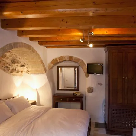 Likinia Otel 4*